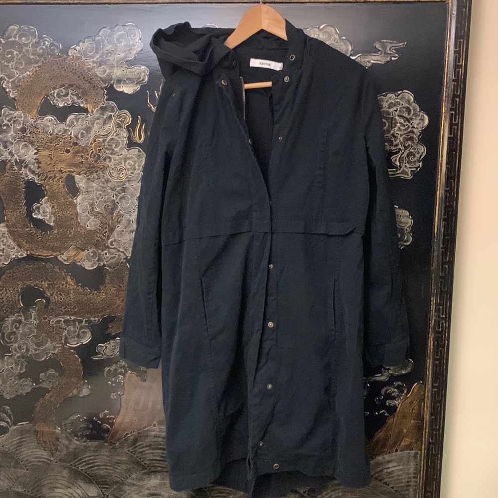Women’s black trench coat. Size small. Justfab.